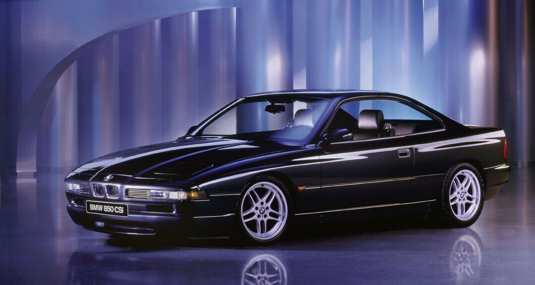 Das Topmodell 850CSi mit 18 Zoll M-Leichtmetallrädern und 380 PS. Zwischen vorderer und hinterer Seitenscheibe störte keine B-Säule