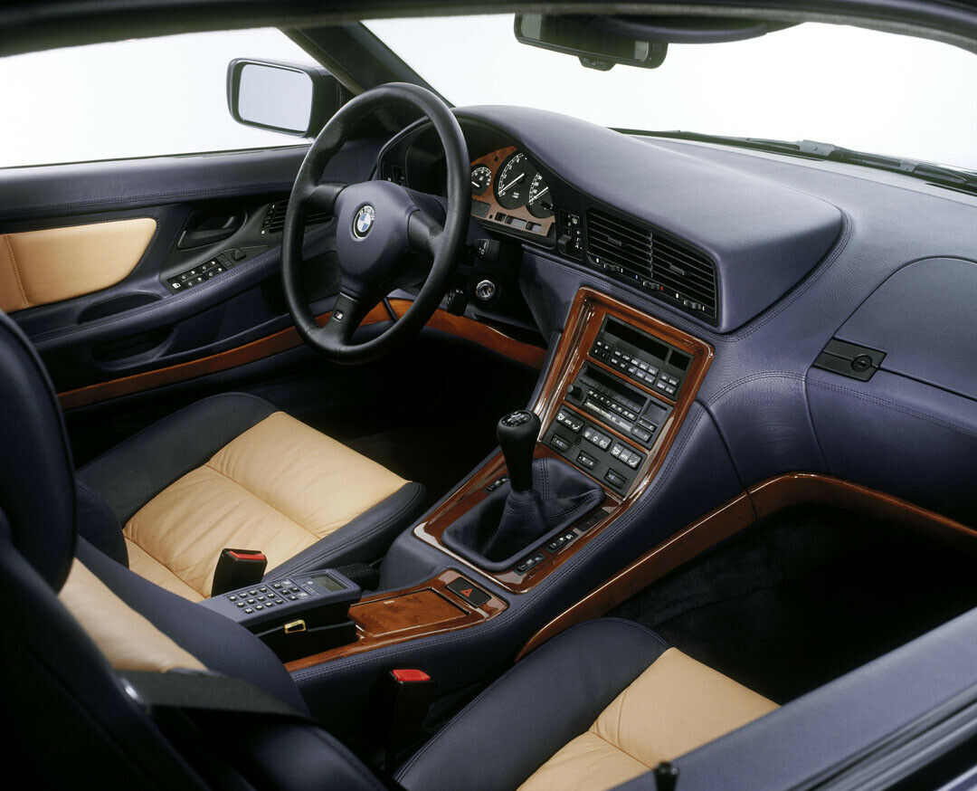 Das Interieur eines 850i: Leder und Wurzelholz gehörten damals in eine Luxus-Coupé