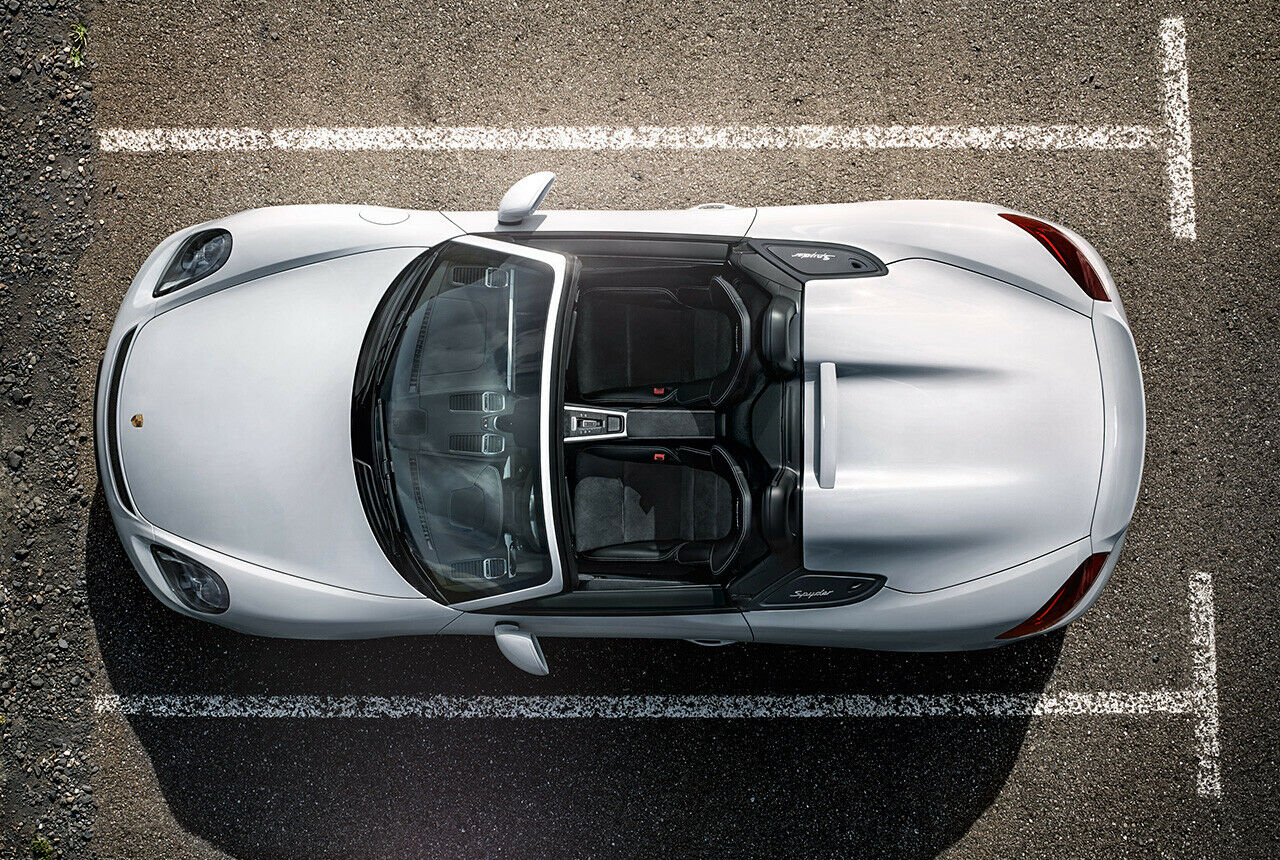 Die angedeuteten Finnen auf dem Heckteil erinnern an den Porsche 718 Spyder aus den 60ern