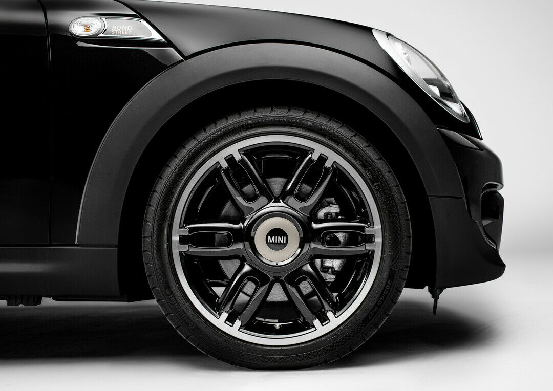 Die 17-Zoll-Räder gehören zum Serienumfang des Mini Clubman Bond Street.