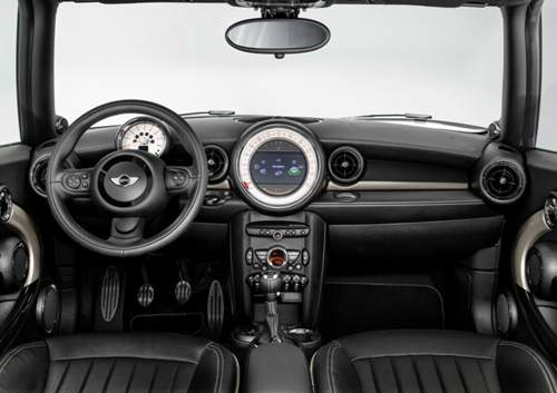 Verspielte Formen mit ernsten Farben: Mini Clubman Bond Street.