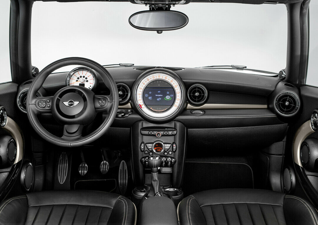 Verspielte Formen mit ernsten Farben: Mini Clubman Bond Street.
