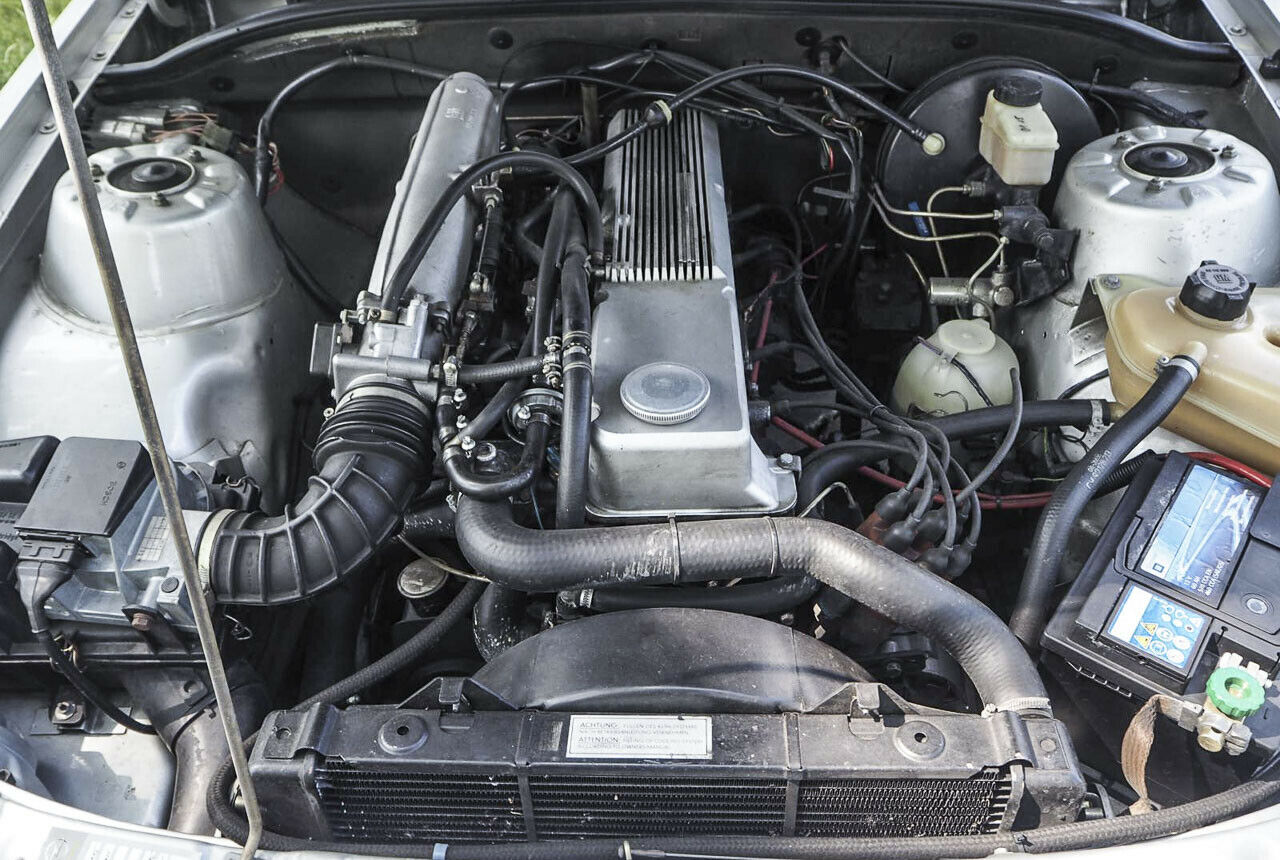 Die alten Reihensechszylinder von Opel sind praktisch unzerstörbar. Der 2,5-Liter im Commodore C war anfangs ein Vergaser-Motor, später folgte ein Aggregat mit Einspritzung