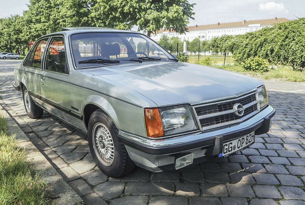 Der Opel Commodore C wurde 1977 auf der IAA vorgestellt und sollte die Lücke  zwischen Rekord und Senator füllen