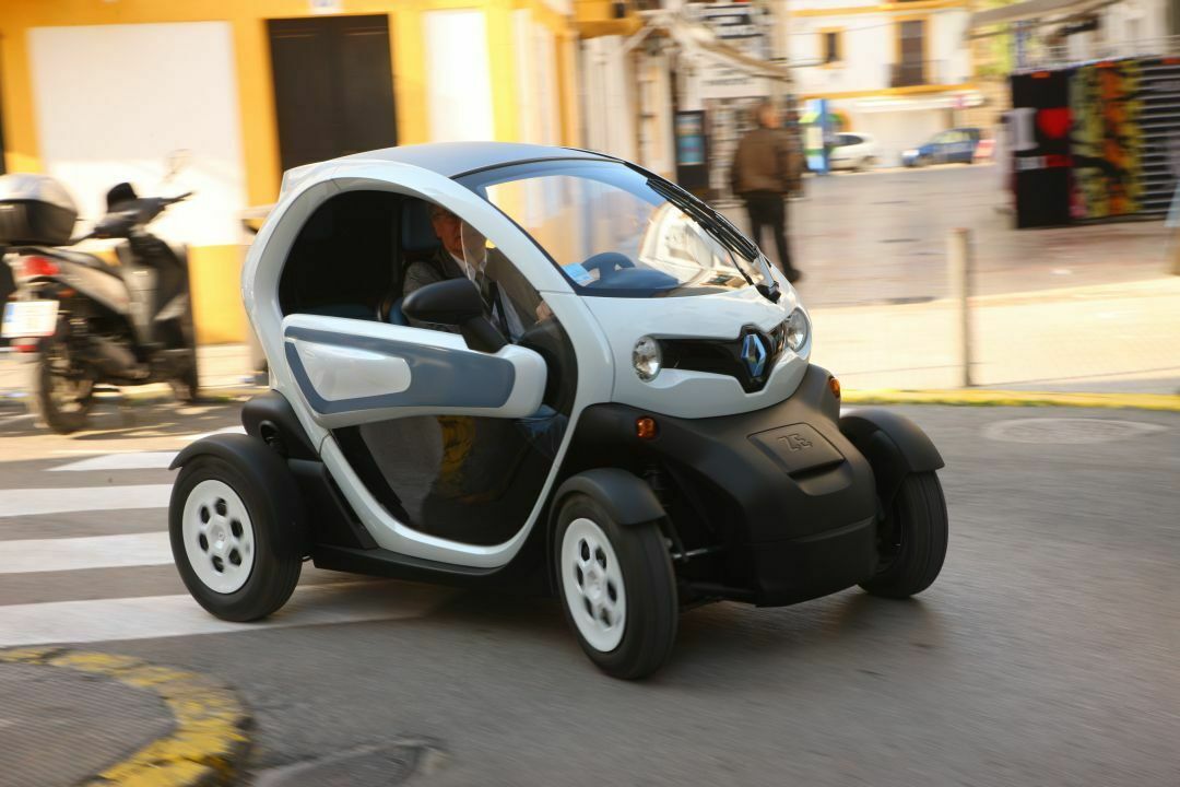 Der Twizy ist eine Mischung aus Motorrad und Auto