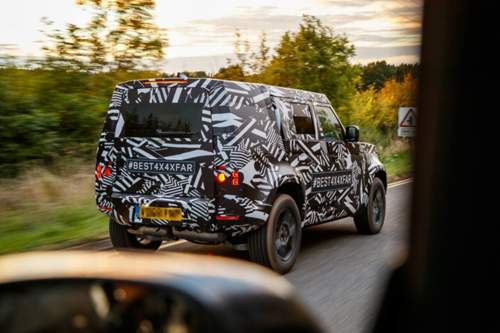 "Der bei Weitem beste Allradler" soll der neue Defender werden, wie der Hashtag auf dem Prototypen andeutet