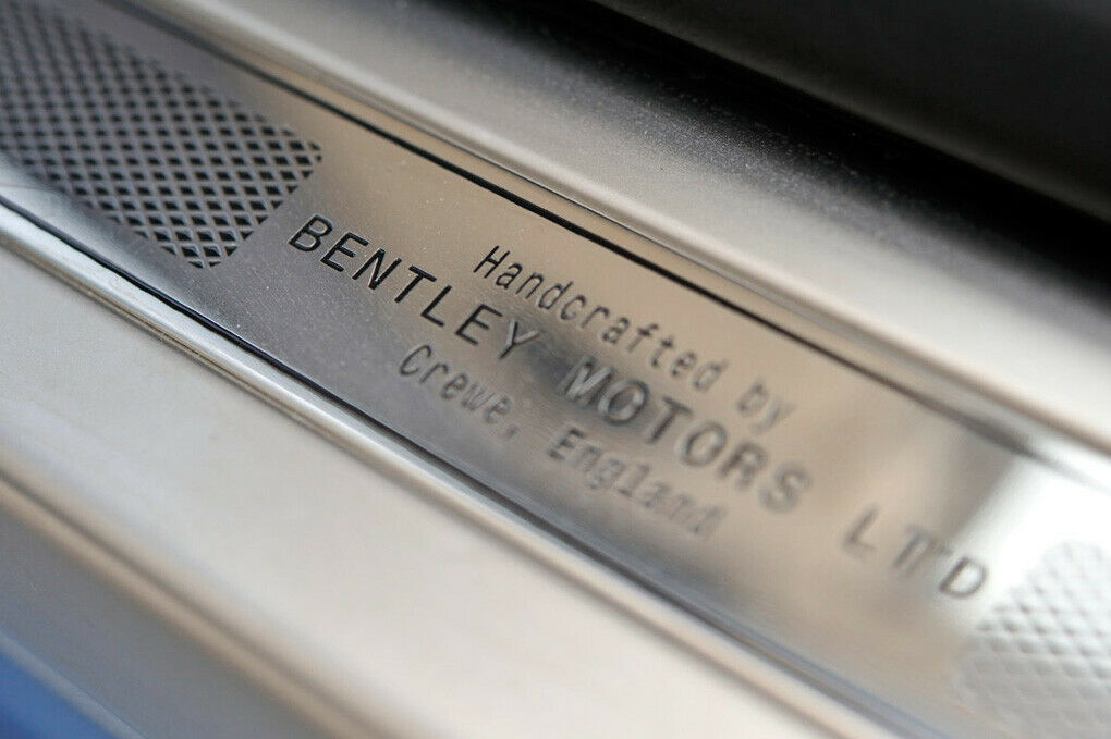 Handarbeit macht einen Bentley so teuer. Dabei produzieren die meisten Maschinen heute viel genauer.