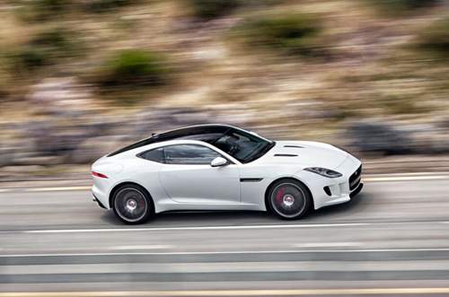 Die Höchstgeschwindigkeit des F-Type R liegt bei 300 km/h