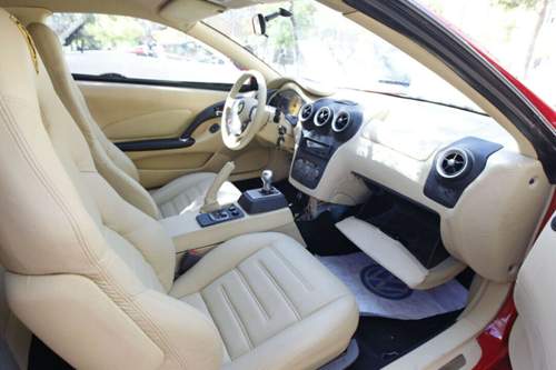 Auch im Cockpit kamen die Fälscher den Originalen zumindest optisch nahe