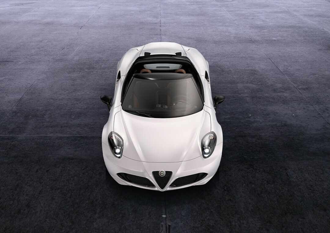 In Genf präsentiert Alfa ein Concept zum 4C Spider. Ein Dach gibt es nicht - auch nicht im Kofferraum