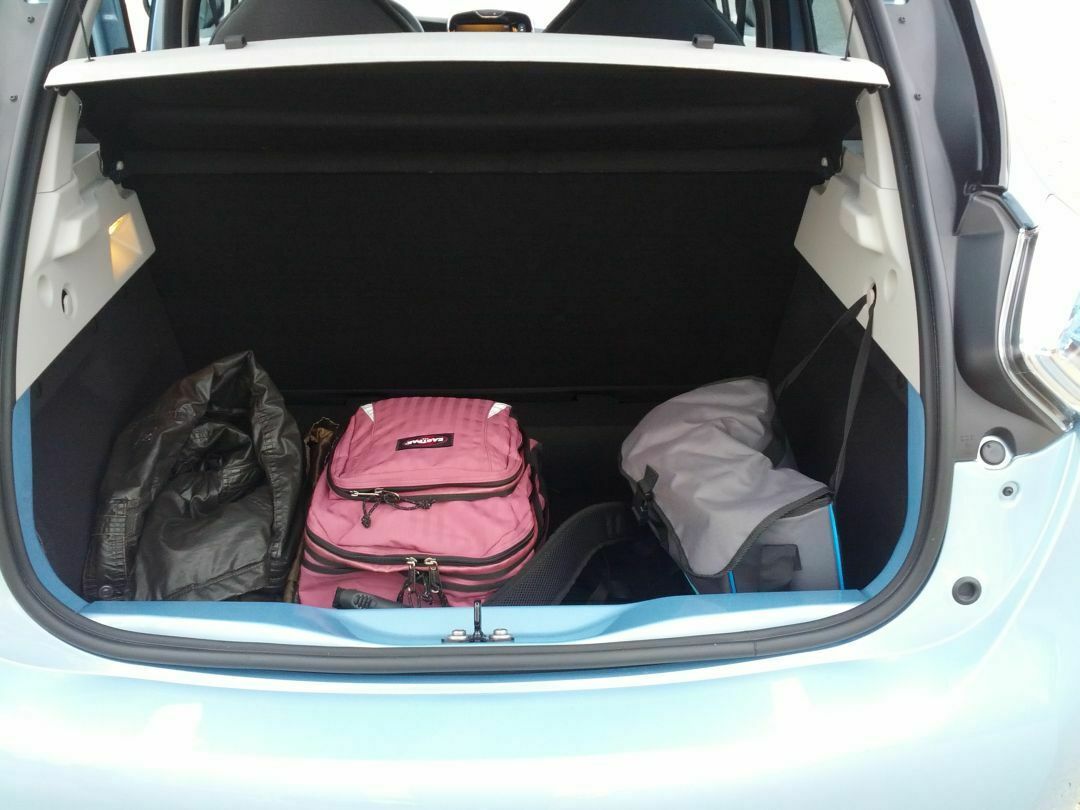 Der Kofferraum des Renault Zoe fällt für einen Kleinwagen sehr groß aus. Die Batterie befindet sich unter den Rücksitzen.