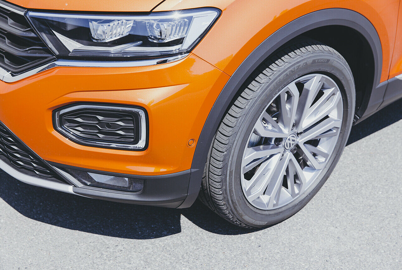 Unser Testwagen des VW T-Roc war auf schmalen 18-Zöllern unterwegs