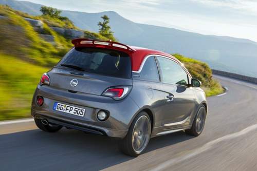 Mit 150 PS und 220 Nm bringt es der Adam S auf mehr als 200 km/h