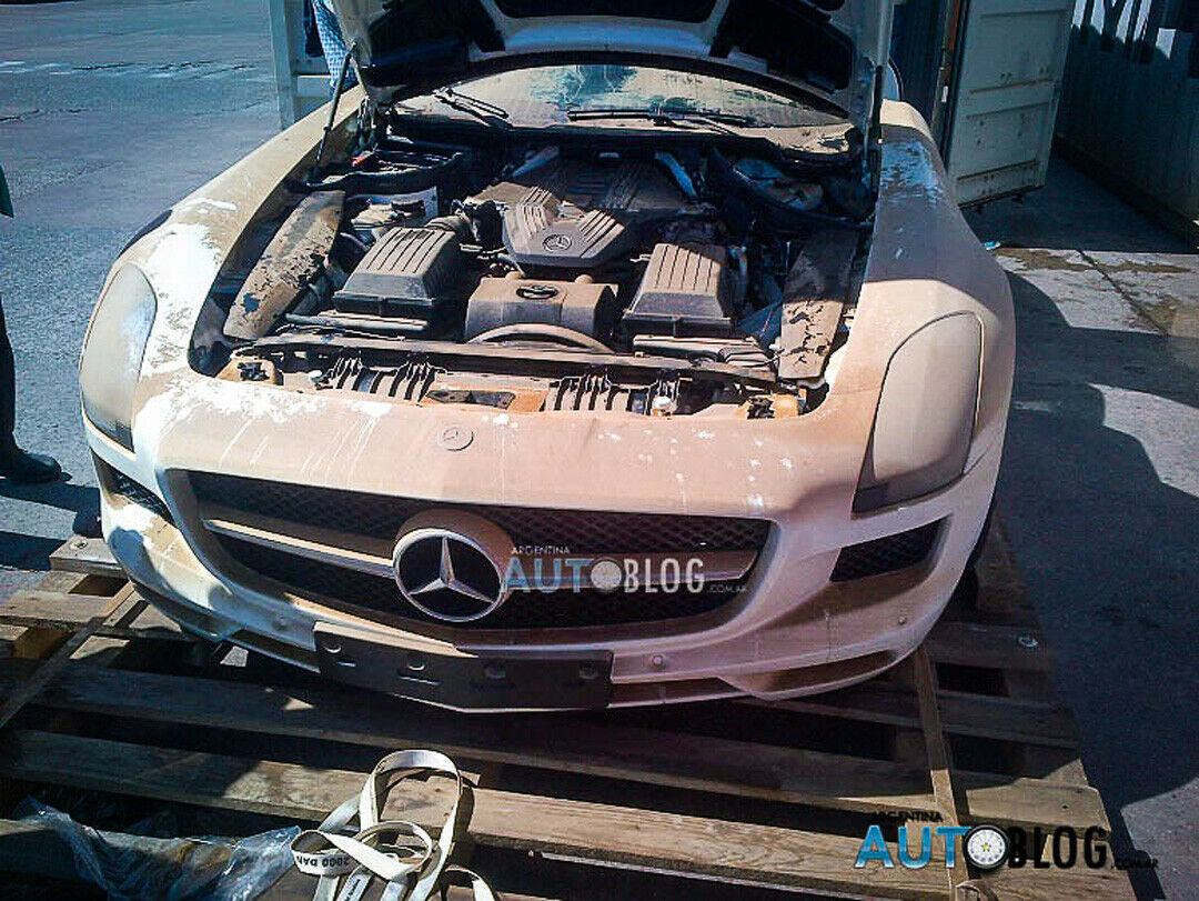 Der V8-Motor ließ sich tatsächlich trotz des Vollbads starten