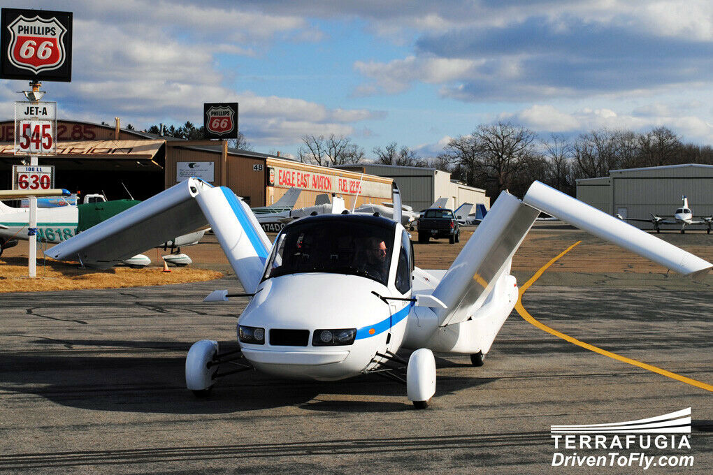 Die Transformation von Flugzeug zu Auto dauert eine Minute