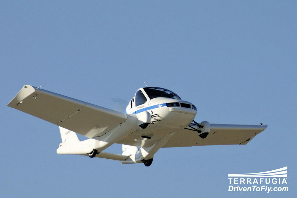 Der Zweisitzer kann bis zu 160 km/h schnell fliegen