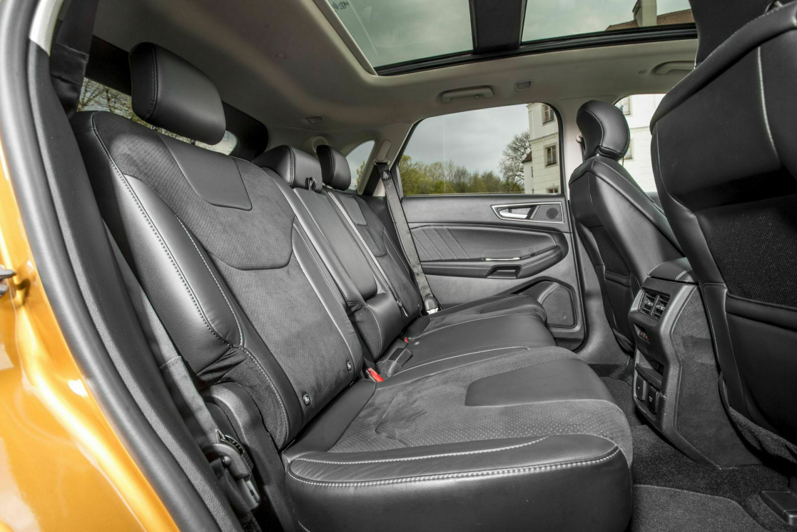 Ford Edge: Rücksitze