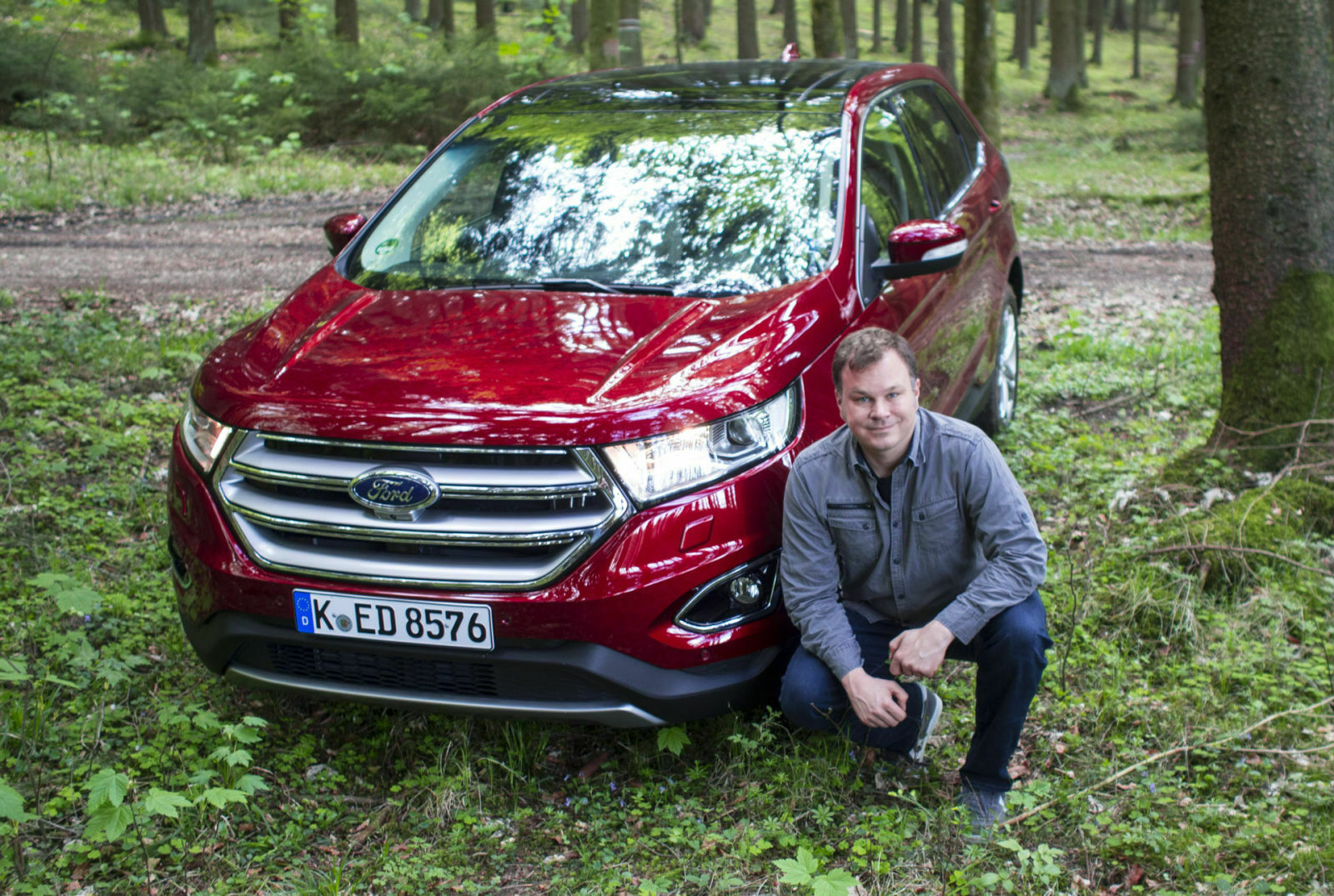 MOTOR-TALK-Redakteur Björn Tolksdorf fuhr den Ford Edge rund um München - auch ein bisschen im Wald