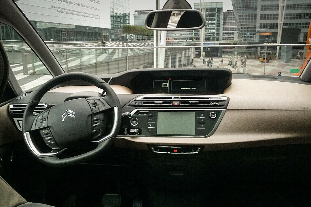 Citroën Grand C4 Picasso: Cockpit