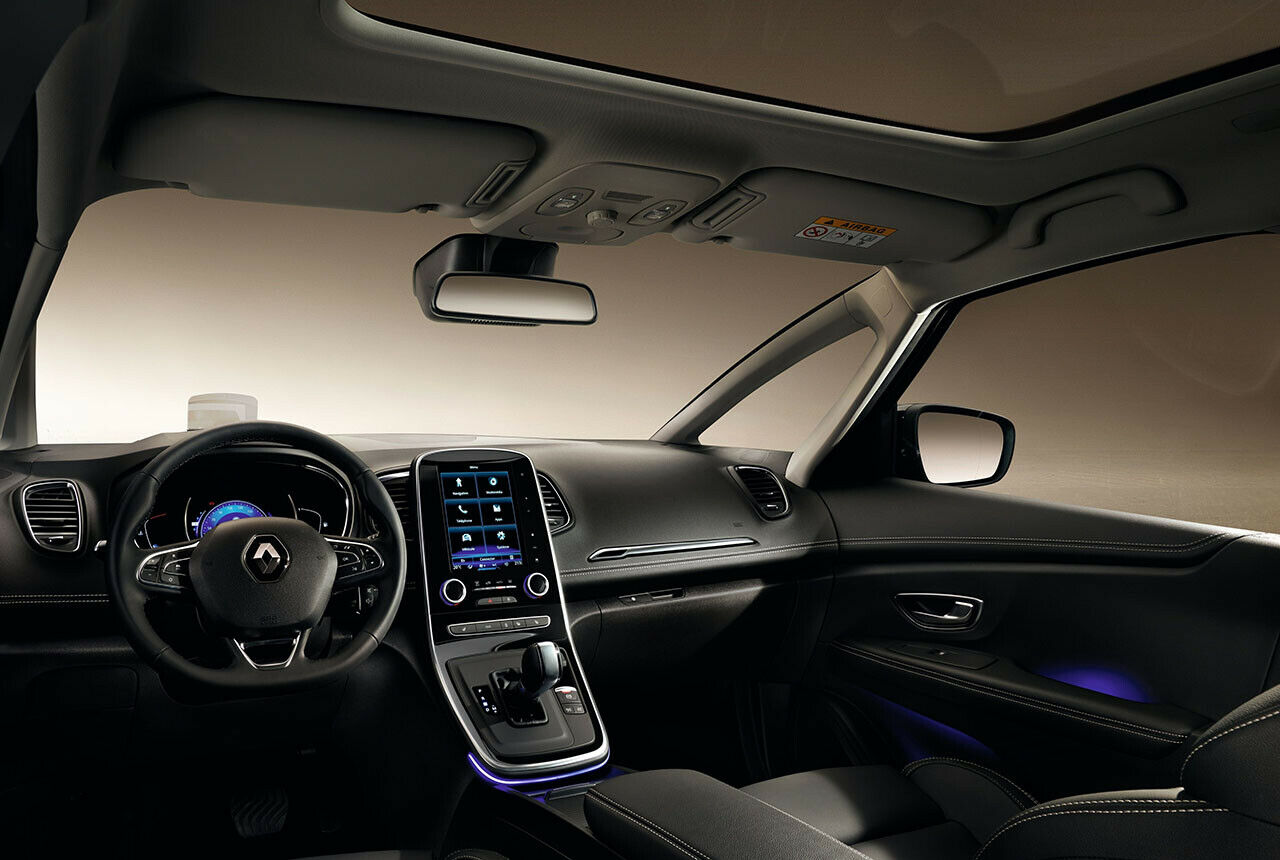 Wer R-Link 2 ordert, bekommt auch im Renault Grand Scénic den vertikal angeordneten Touchscreen
