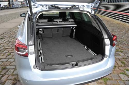 560 bis maximal 1.665 Liter fasst der Kofferraum des Insignia Sports Tourer
