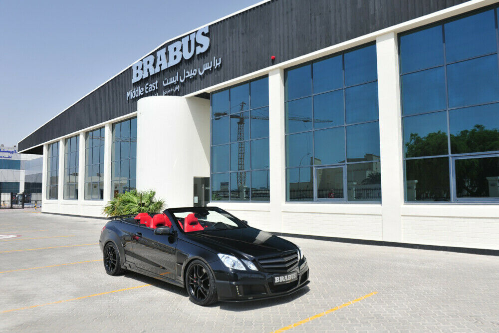 Wenn Auffallen wichtiger als Schönheit ist: Die Brabus E-Klasse mit sehr rotem Innenraum