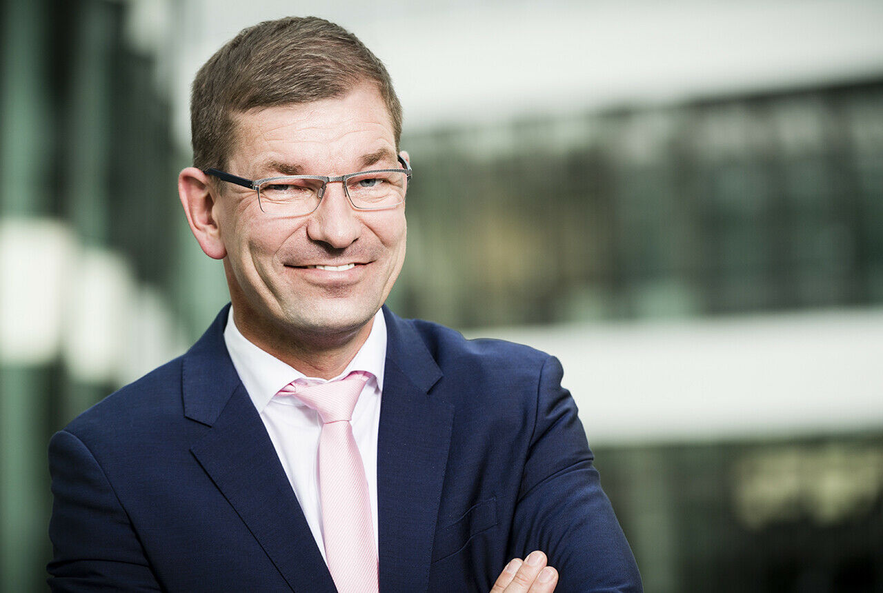 BMW-Vorstand Markus Duesmann beendet seine Tätigkeit bei den Bayern und wechselt nach Wolfsburg. Welche Funktion er dort übernehmen soll, ist noch unklar