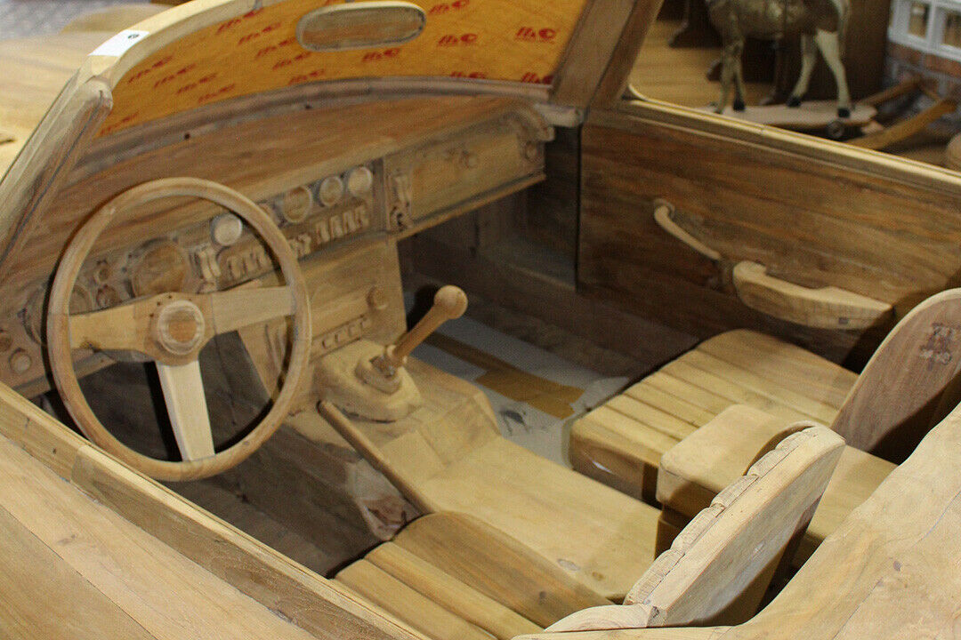 Auch das Volant funktioniert und lenkt ordnungsgemäß die Vorderräder