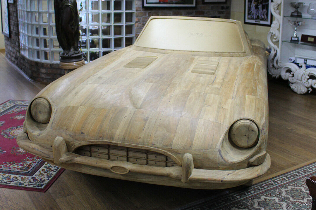 Sechs Zimmermänner arbeiteten drei Monate an dem hölzernen Jaguar E-Type
