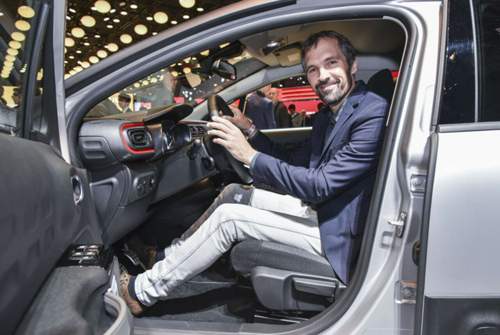 MOTOR-TALK-Redakteur Heiko verschafft sich auf dem Pariser Salon einen Eindruck vom neuen Citroën C3