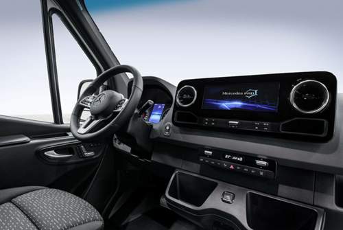 Der Innenraum des Mercedes Sprinter nähert sich in der neuen Generation den Pkw von Mercedes stärker an