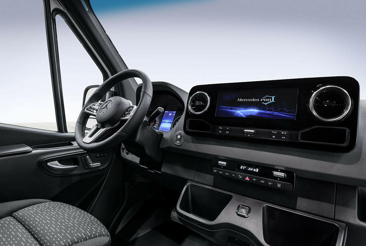 Der Innenraum des Mercedes Sprinter nähert sich in der neuen Generation den Pkw von Mercedes stärker an