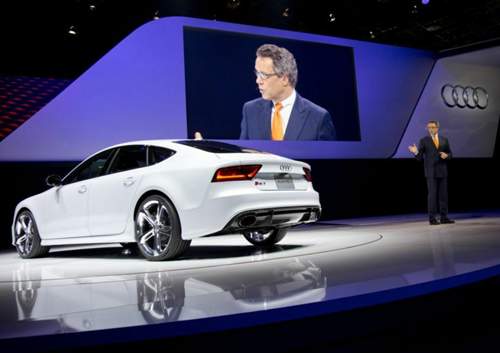 NAIAS 2013: Wolfgang Dürheimer präsentiert den Audi RS7.