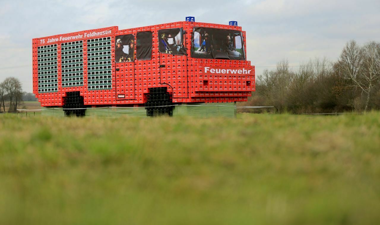 Bierkisten-Skulptur in Bottrop-Feldhausen
