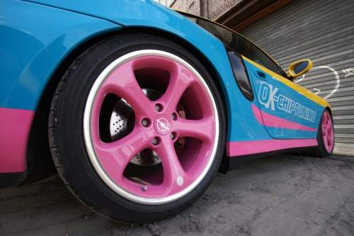 Die Felgen des gepimpten Modells sind Pink - genau wie bei Til Schweigers Filmauto