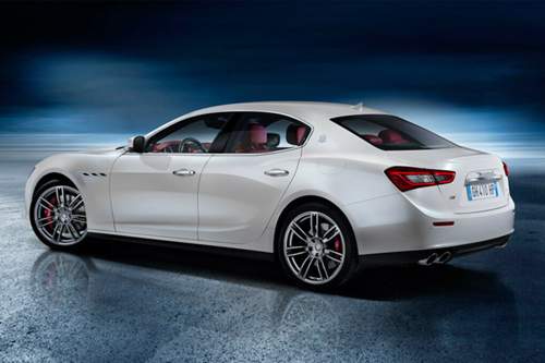 Das Heck ist anders als bei früheren Maserati-Modellen. Auf dem Foto sieht man die Top-Version mit 400 PS und Allrad.