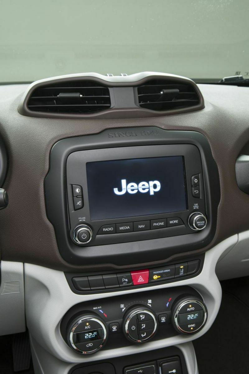 Jeep Renegade: Mittelkonsole mit Infotainment-System