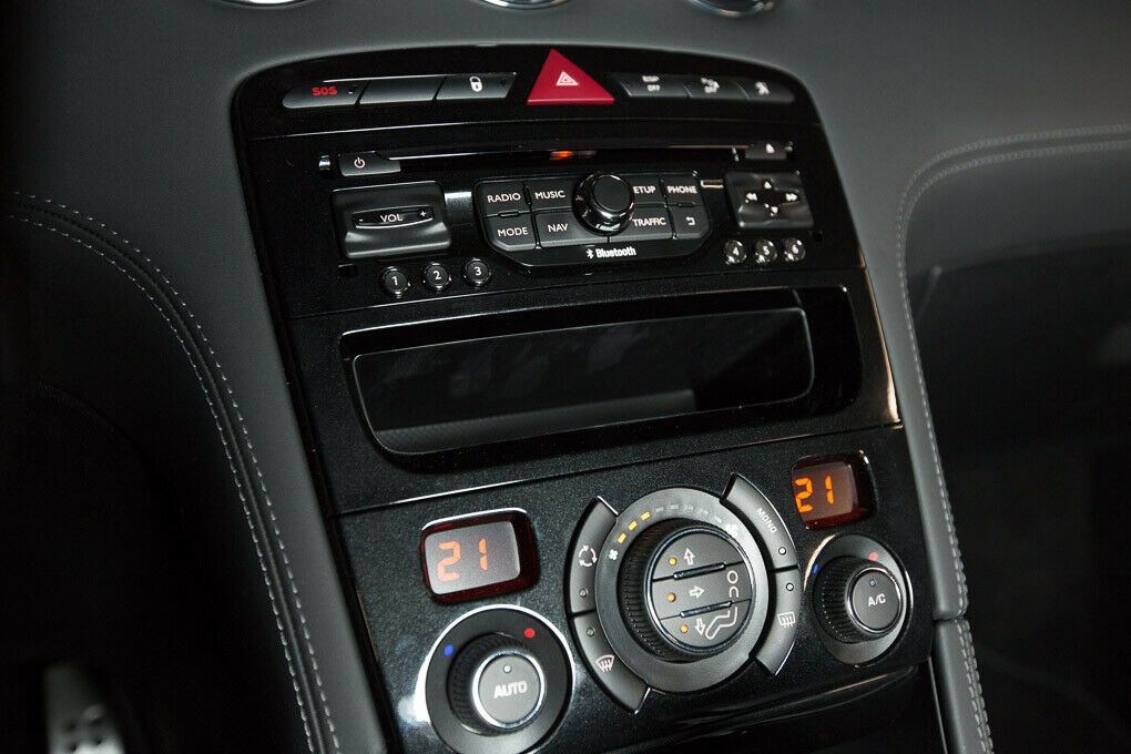 Übersichtlich und modern, aber mit altmodischen Temperatur-Displays.