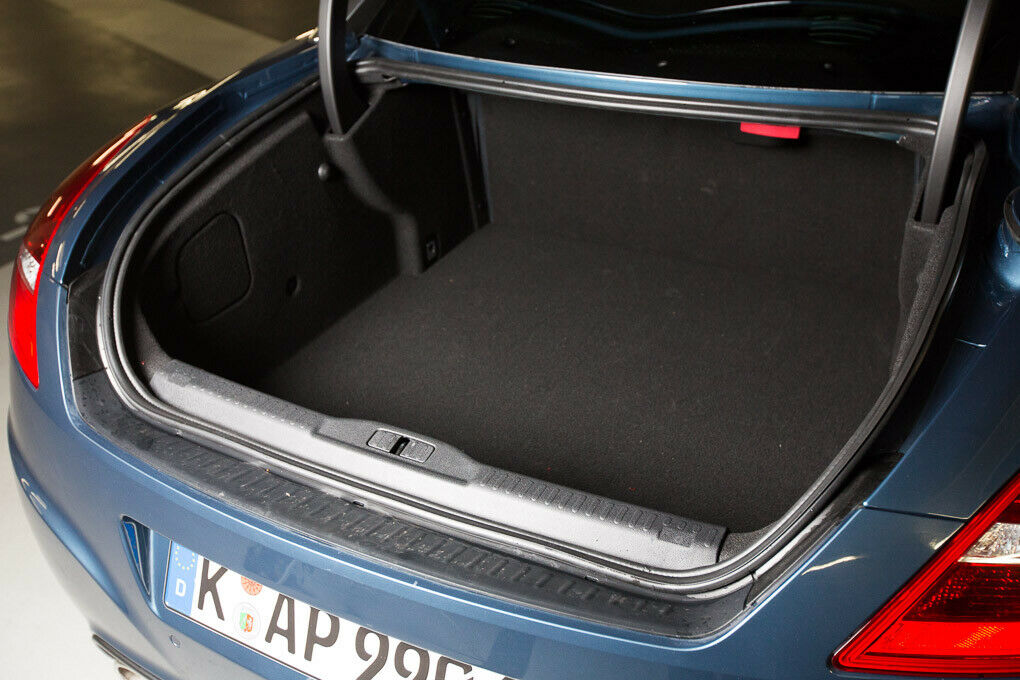Für den Wochenendtrip reicht's: Kofferraum des Peugeot RCZ.