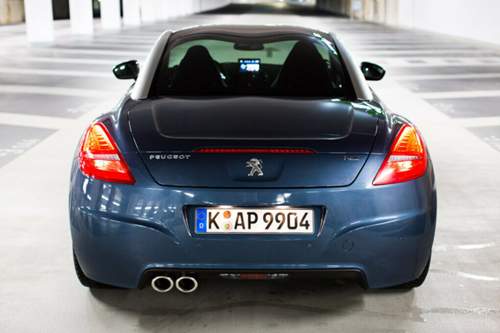 Das Facelift des Peugeot RCZ erhielt modifizierte Rückleuchten.