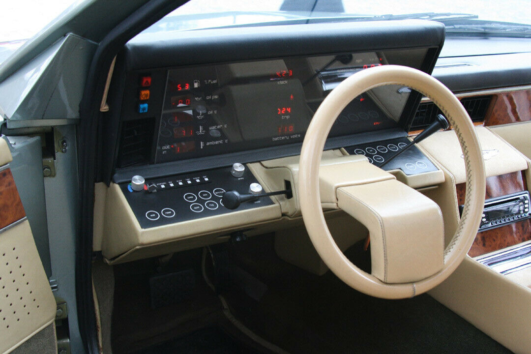 Ein Cockpit wie aus einem Science-Fiction-Film: Problemlos war die viele neue Elektronik im Aston Martin Lagonda nicht, wegweisend aber ohne Zweifel