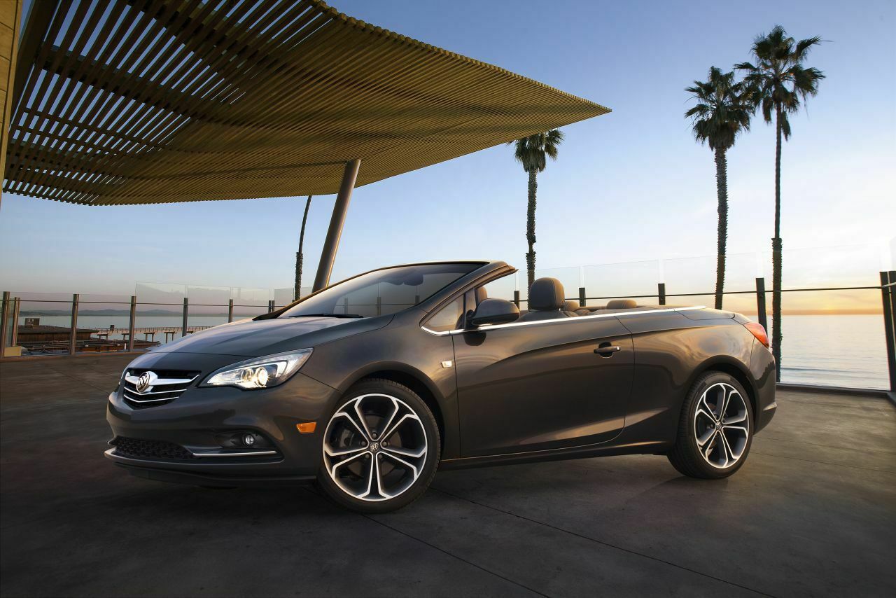 Buick Cascada: Das Cabrio entspricht bis auf wenige Details dem Opel Cascada und wird im Opel-Werk Gleiwitz produziert