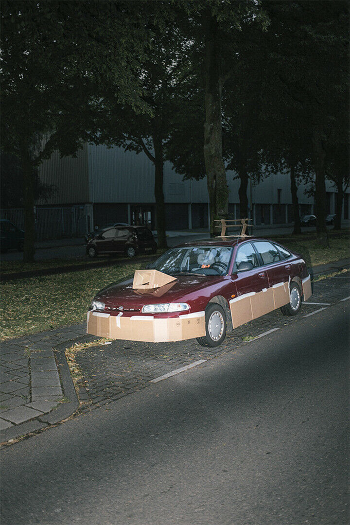 Die Pappe belässt Siedentopf übrigens auf den Autos, der Kleber hinterlasse keine Spuren, sagt er