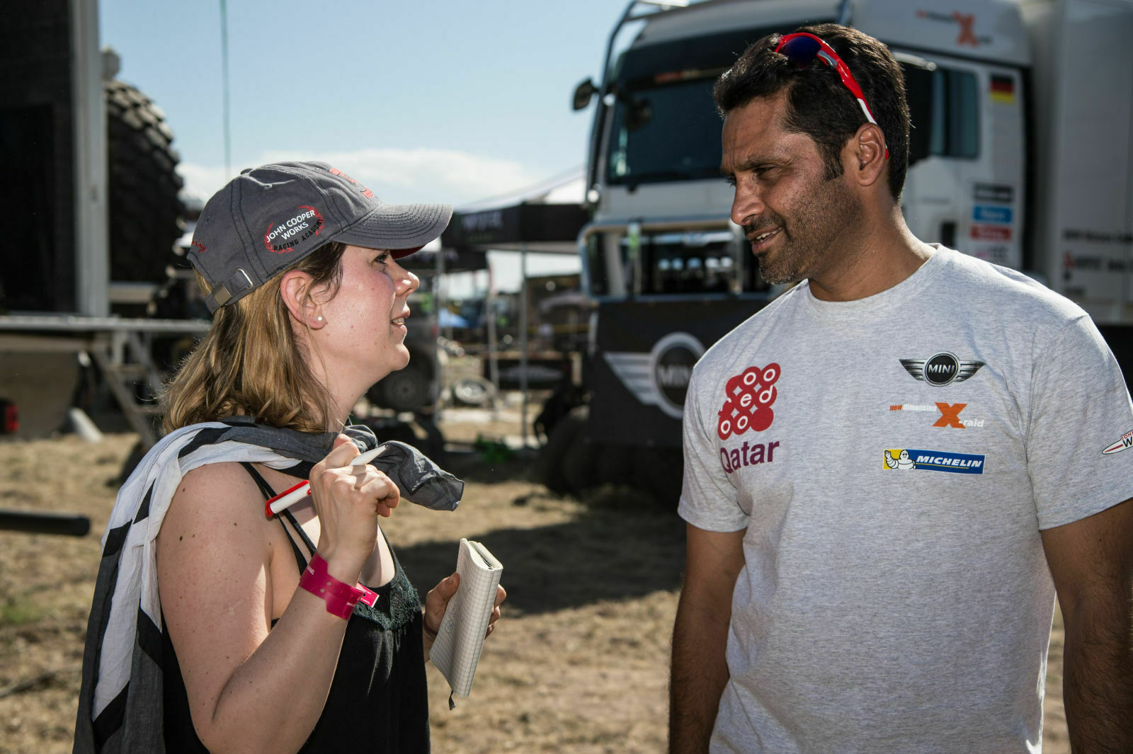 Sabine und Nasser Al-Attiyah im Biwak in San Rafael
