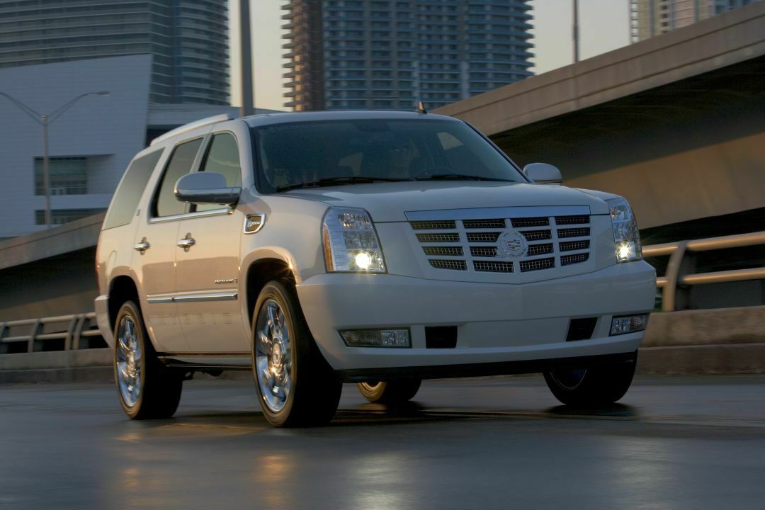 Cadillac Escalade Hybrid. Das Recht des Stärkeren, man glaubt es sofort.