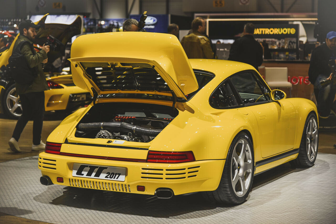 3,6 Liter Boxer, doppelt aufgeladen, 710 PS und 880 Newtonmeter stark: Sonst ist an diesem Auto nichts Porsche