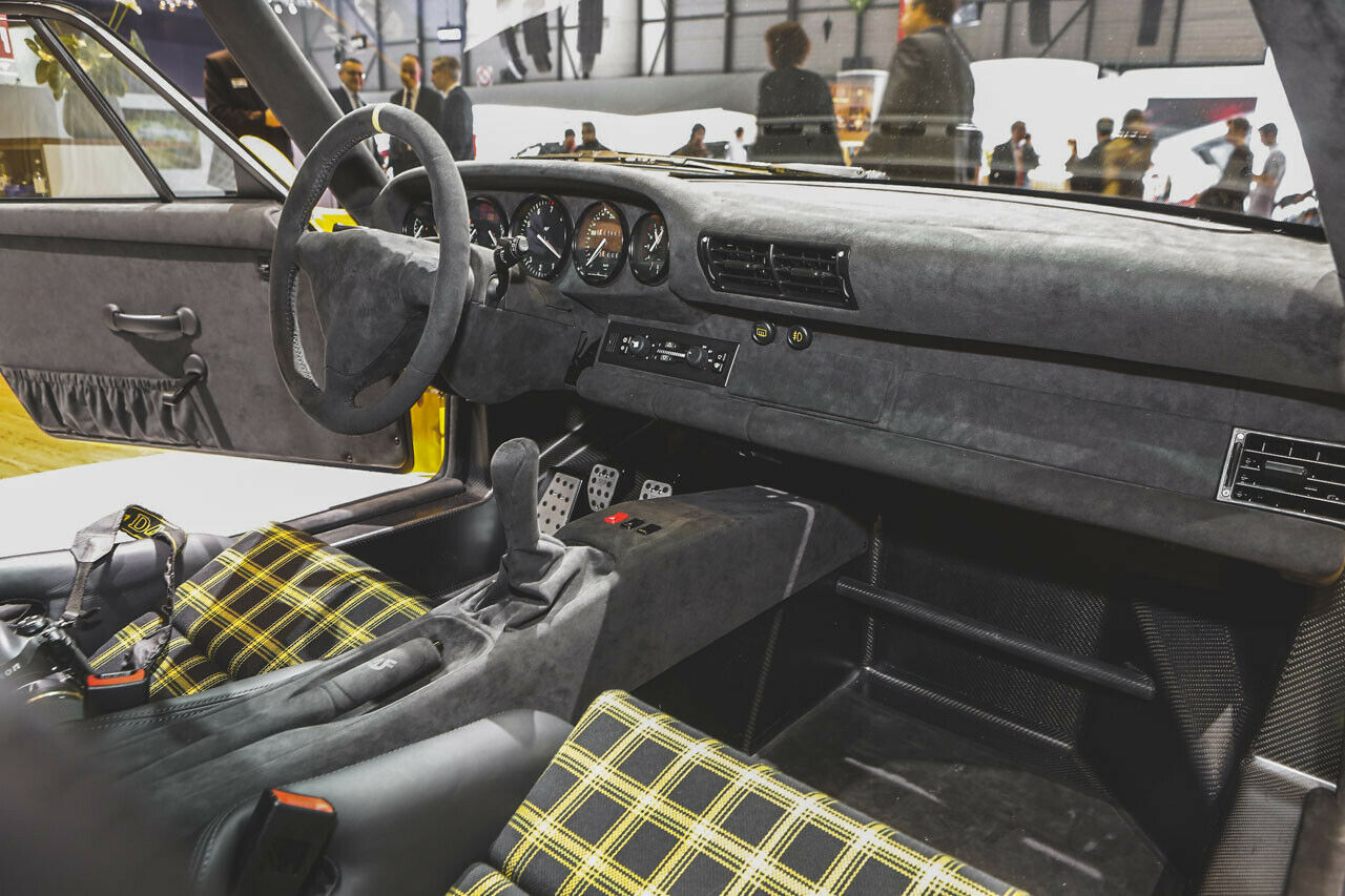 Einfach Alcantara drüber: Ruf CTR 2017 Cockpit