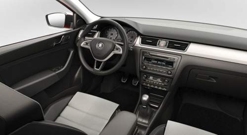 Im Cockpit des Skoda Rapid bleibt alles beim Alten