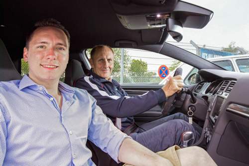 Rennlegende "Strietzel" Stuck und MT-Redakteur Constantin Bergander im Golf GTI Clubsport S