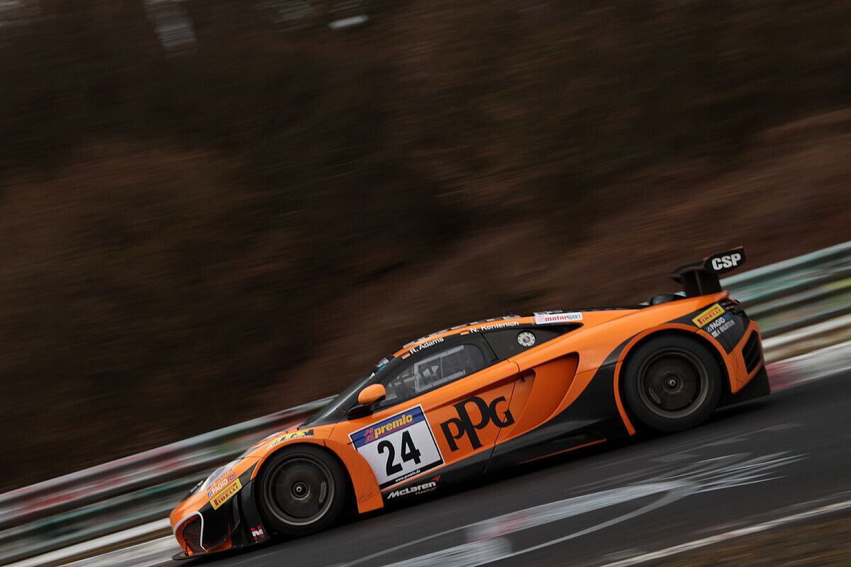 Der McLaren MP4-12C GT3 leistet ungefähr 500 PS